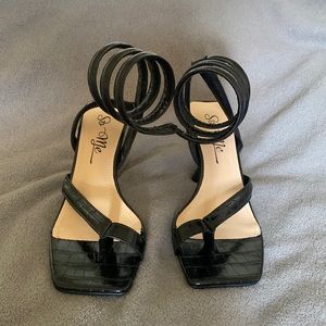“So me” heels, Black color, never been worn, 3 inch heel, size 6.5.